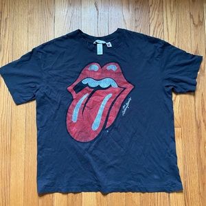 Size Medium Rolling Stones Graphic T-shirt.